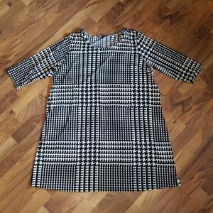 Daisy Fuentes Size 2X  Women’s Plus Size Shirt Pea